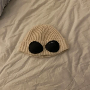 C.P Company mössa - Säljer min C.P Company mössa som jag använt en vinter då den inte kommer till andvändning ofta