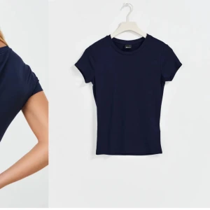 Marinblå T-shirt  - T shirt från gina,säljer då den tyvär inte passade mig💕 endast använd en gång så den är som ny