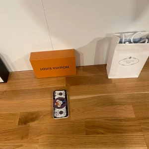 iPhone 12 mobilskal  - Iphone 12 mobilskal Den är stilren och perfekt för att skydda din telefon helt ny med etikett! 