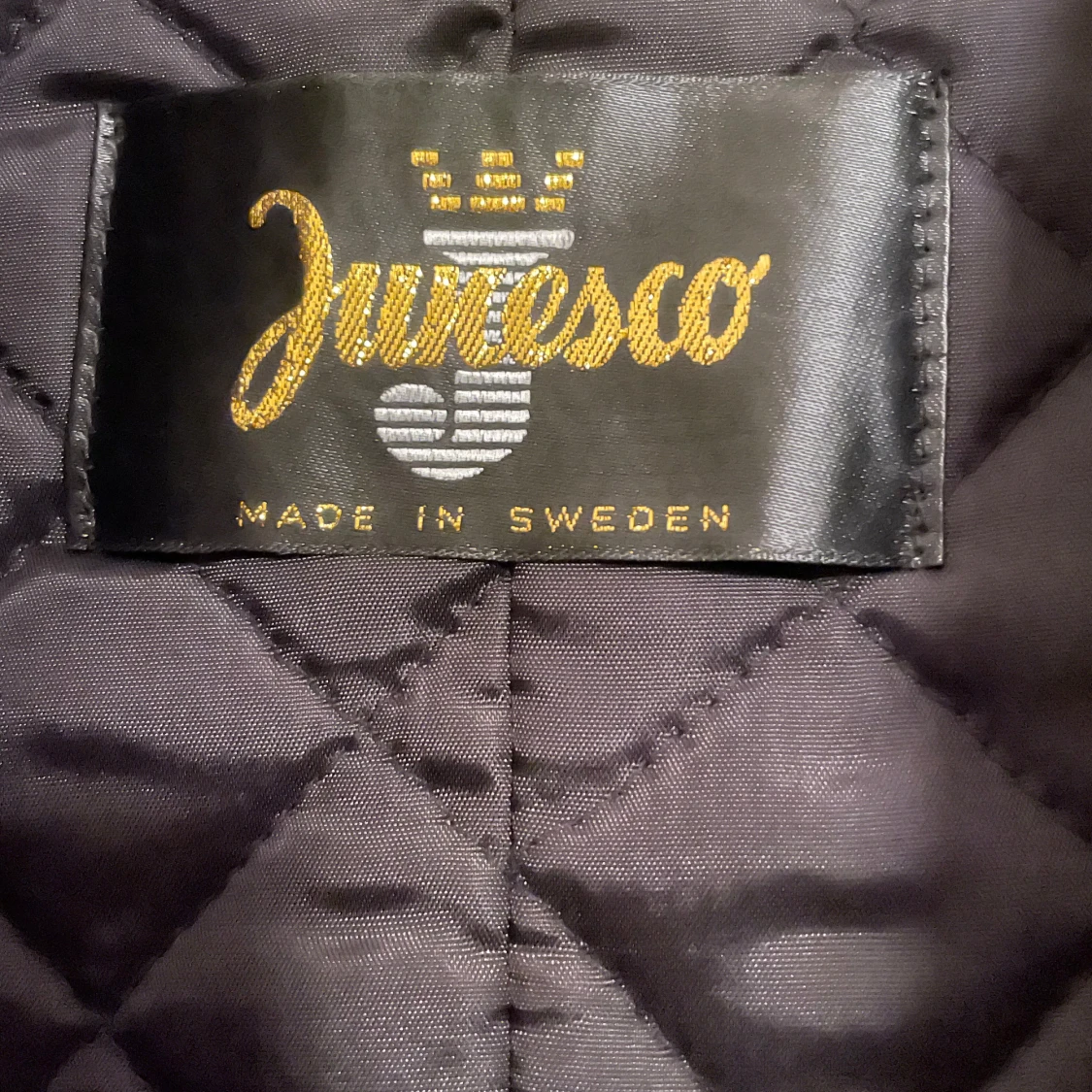 Svart kappa från Junesco - 92