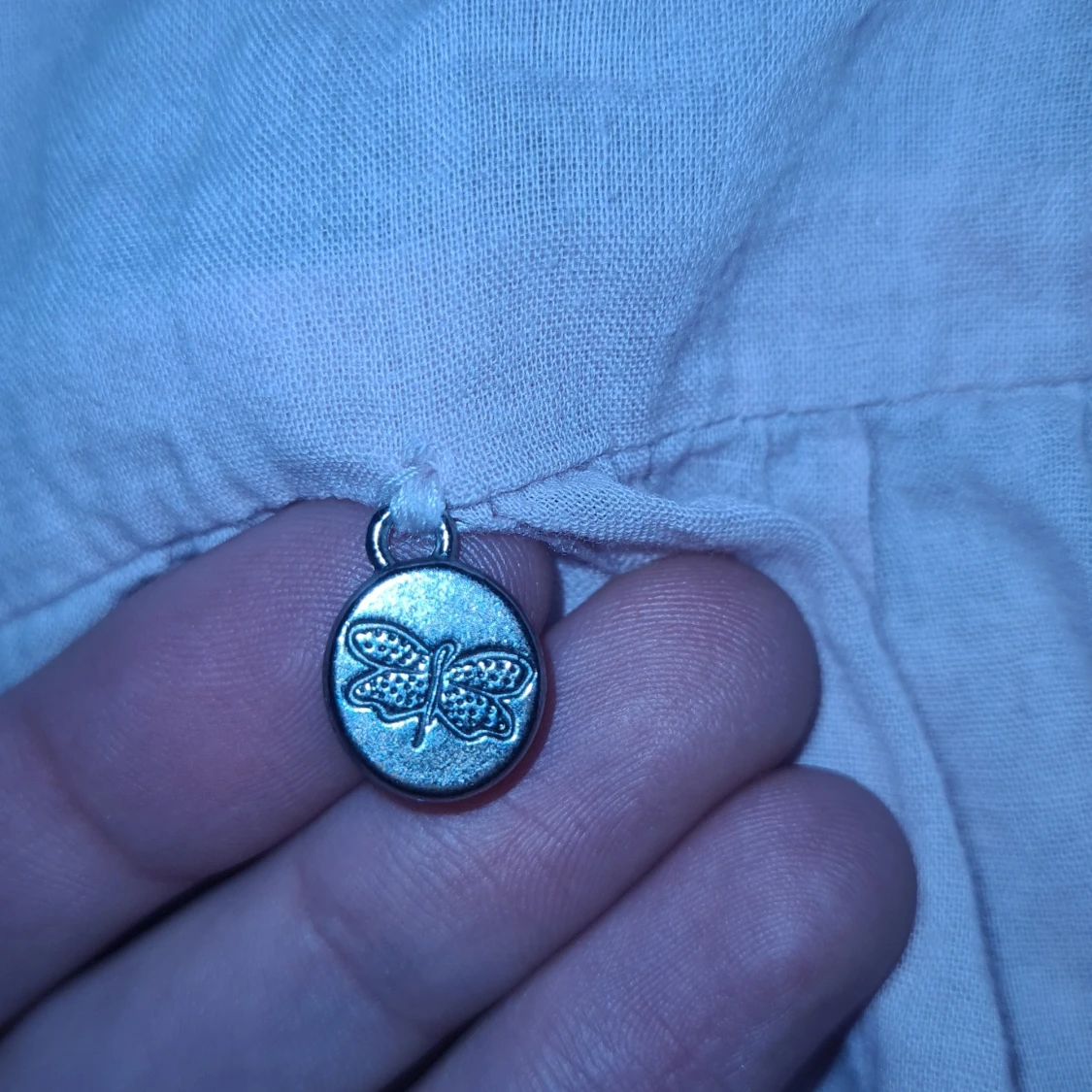 Ljusrosa blus med spetsdetaljer - 92