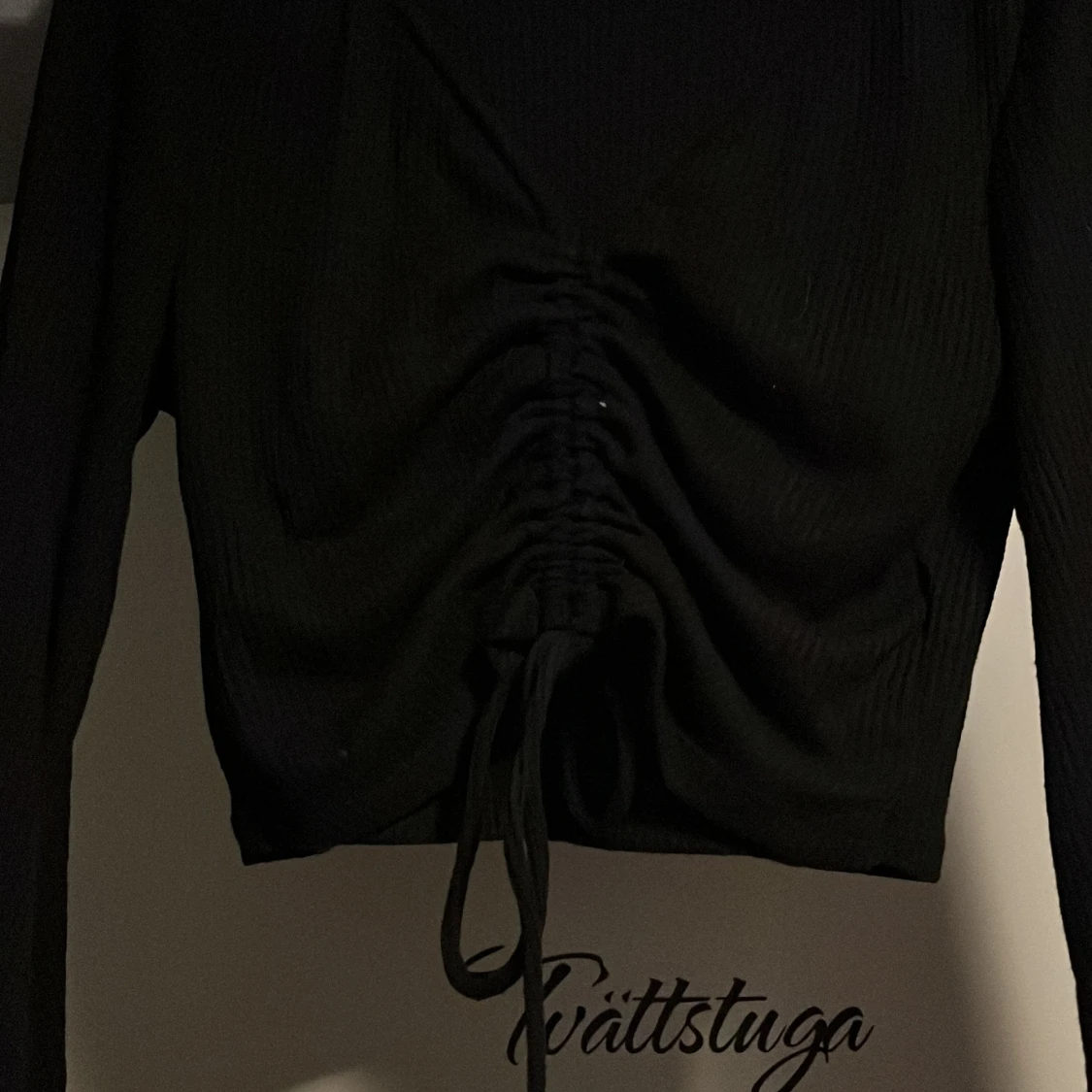 Svart ribbad topp från Gina Tricot - 90