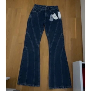 Urban outiftters jeans  - Måtten står på sista bilden. Aldrig använda, kom privat för fler frågor. Nypris 1200 kr.