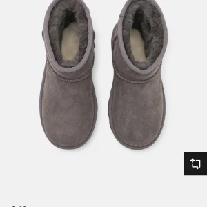 Använda uggs - Fina, använda men inga defekter finns storlek 41 men passar mellan 40-42