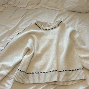 Neo noir tröja  - Jättefin!! I nyskick 