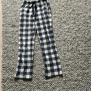 Mysbyxor/sovkläder - Stl XS, är mörkblåa men ser ut att vara gråa, fint skick