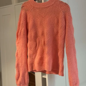 Rosa stickad tröja  - Härlig nu till hösten, varm och mysig med skönt passform