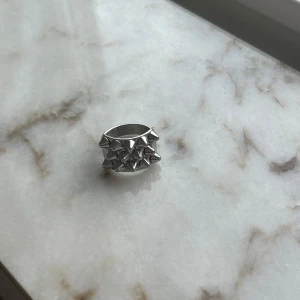 Edblad peak ring - Säljer min Edblad peak ring pga att den tyvärr inte kommer till användning🥰 