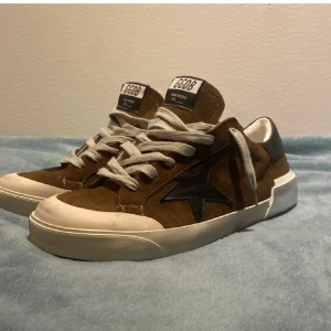 Golden goose - Feta golden goose skor | nästan oanvända | ny pris runt 5 500kr mitt pris 2499kr | byte mot lanvins väldigt intressant 