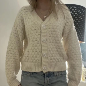 Monki kofta 🙈 - Supersöt kofta den monki perfekt till hösten 💗🥹 skicka gärna prisförslag!