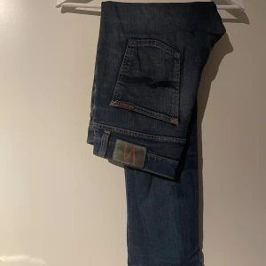 Nudie jeans - Tja! Säljer ett par fräscha nudie jeans, som tyvärr inte kommer till användning. Modellen är lean dean:)
