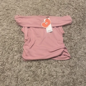 Ofshoulder topp - Helt ny, aldrig använd