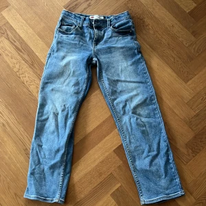 Levis jeans  - Ett par feta ljus blå Levis jeans i storlek 164