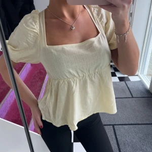 Blus med knyte - Blus som man knyter på två ställen i ryggen💕