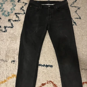 Acne studio  jeans  - Inprincip helt nya  Inga defekter  Size 29/32 ( sitter Loose isch) 