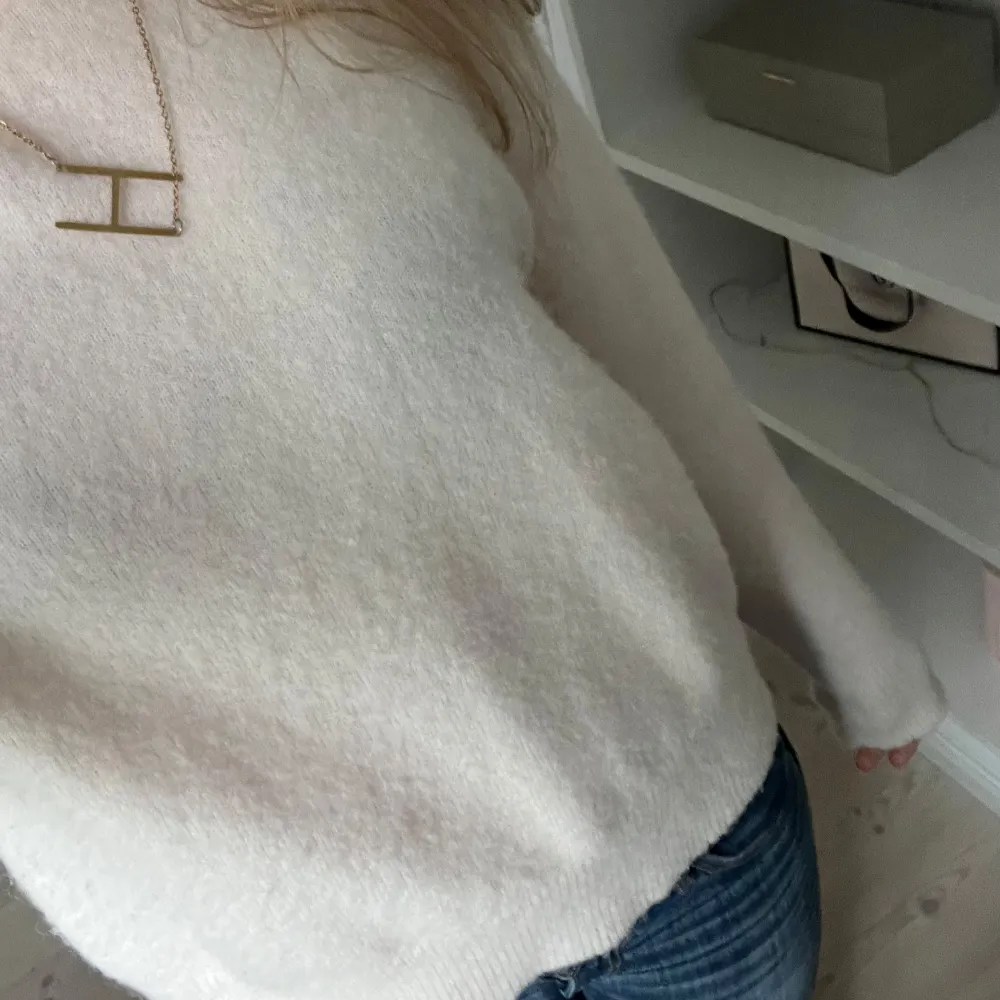 Säljer denna jättesnygga ljusrosa tröjan från SAMSQE SAMSQE, som är i storlek XS. Nypris 1500. Använda fåtal gånger!💗. Neuleet.
