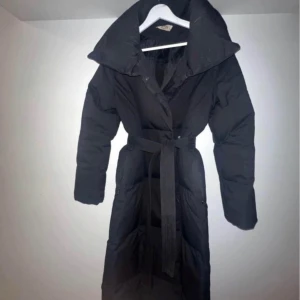 Vinterjacka - Svart vinterjacka i storlek s, använd 1 vinter. 
