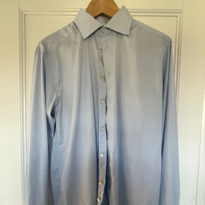 Eton stjorta  - Eton stjorta, slim i bra skick 