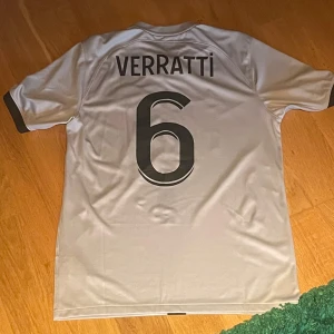 PSG tröja 2023 Verratti Storlek:M - Jättebra skick 