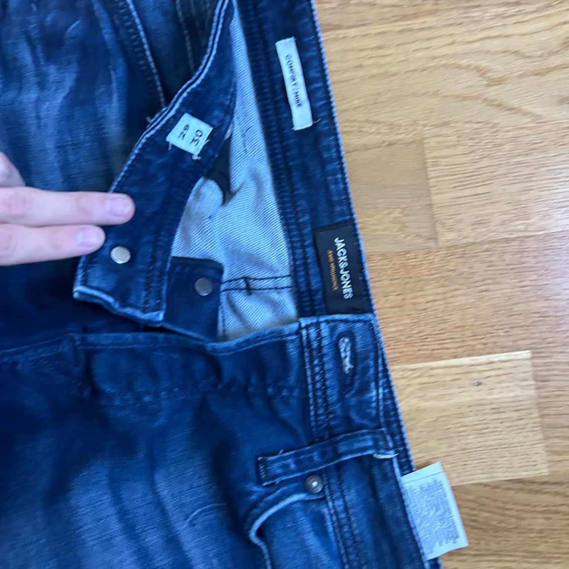 Mörkblå jeans från Jack & Jones - 90