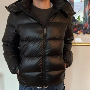 Ralph lauren dunjacka  - BYTE HÅLLER TILL EN GRABB!!|Ralle jacka som är extremt fet till vintern|använd 1 vinter så Inge defekter eller liknande 8,5/10 skick| nypris runt 6k mitt pris 4599kr| hör av dig vid funderingar| Använd gärna ”köp nu”| Mvh Malte💙