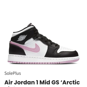 air Jordans 1 - Arctic pink, i ny skick. Ändas använda få gånger. Nypris 3 500, skriv privat för fler bilder