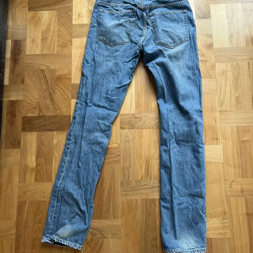 Säljer dessa riktigt snygga jeans från Acne! Märke: acne studios  Storlek: 30/32. Jeans & Byxor.