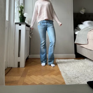 Diesel jeans  - Super snygga Diesel jeans!! Midjemått: 35cm rakt över  Innerbenslängd: 76cm