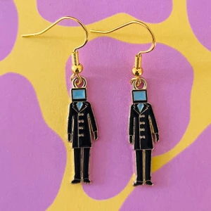 TV-gubbar örhängen  - Nickelfria krokar. Hämtas i Hornstull i Stockholm eller skickas mot fraktkostnad. ☀️