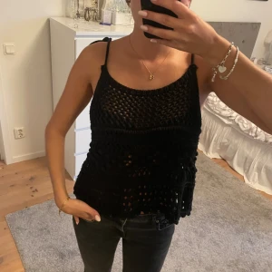Virkat linne - Gulligt virkat linne i bra skick! Kolla bion innan du köper❣️