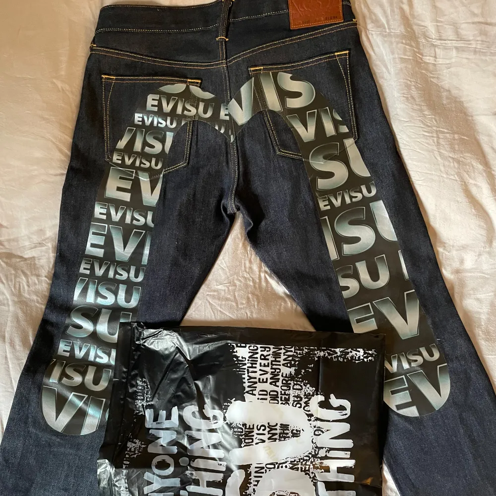 Evisu jeans Daicock print. Strl 31 - omsydda till ca W30. Knappt använda (4-5 ggr), väldigt bra skick 9/10. Pm för mer info!. Jeans & Byxor.