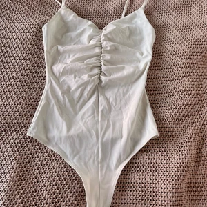 Linne - Body som knappt har blivit använt Hör av vid minsta fråga 💕