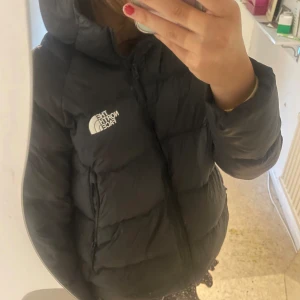 Jacka - Säljer min the north face jacka med luva!