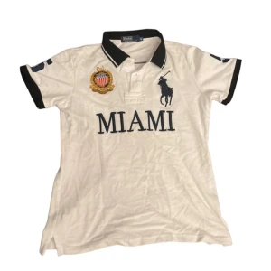 Polo Ralph Lauren Chief Keef Miami Pike - Hej! Säljer en Ralph Lauren Miami Pike i nyskick. Storlek M, Seriösa köpare kan få fler bilder.