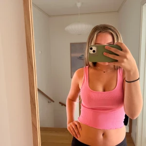 Rosa topp - Bikbok oanvänd 