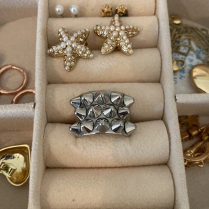 Edblad ring  - Super fin ring från Edblad kommer dock inte till anvönd eftersom jag bytte till guld nyligen. Pris kan diskuteras, inga slitningar 