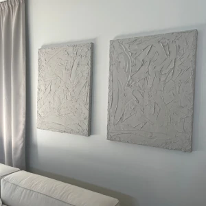 Canvas tavla - Vi är två tjejer som gör dessa tavlor efter önskemål. Därför kollar vi om efterfrågan är stor och om det hade varit intressant då dessa tavlor är populära just nu. Pris varierar beroende på form, storlek och detaljer.