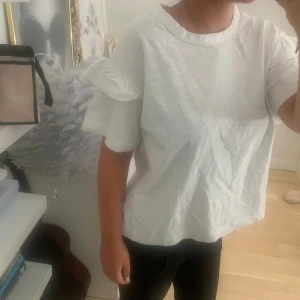 T-shirt med volang - Fin som inte kommer till använding! 