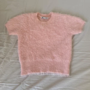 Zara topp🫶 - Supersöt rosa zara topp i jättebra skick! Meddela gärna om du har några frågor💕
