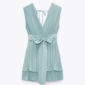 Playsuit - Supersöt playsuit från zara jag endast använt 1 gång! Skriv för fler bilder 💕