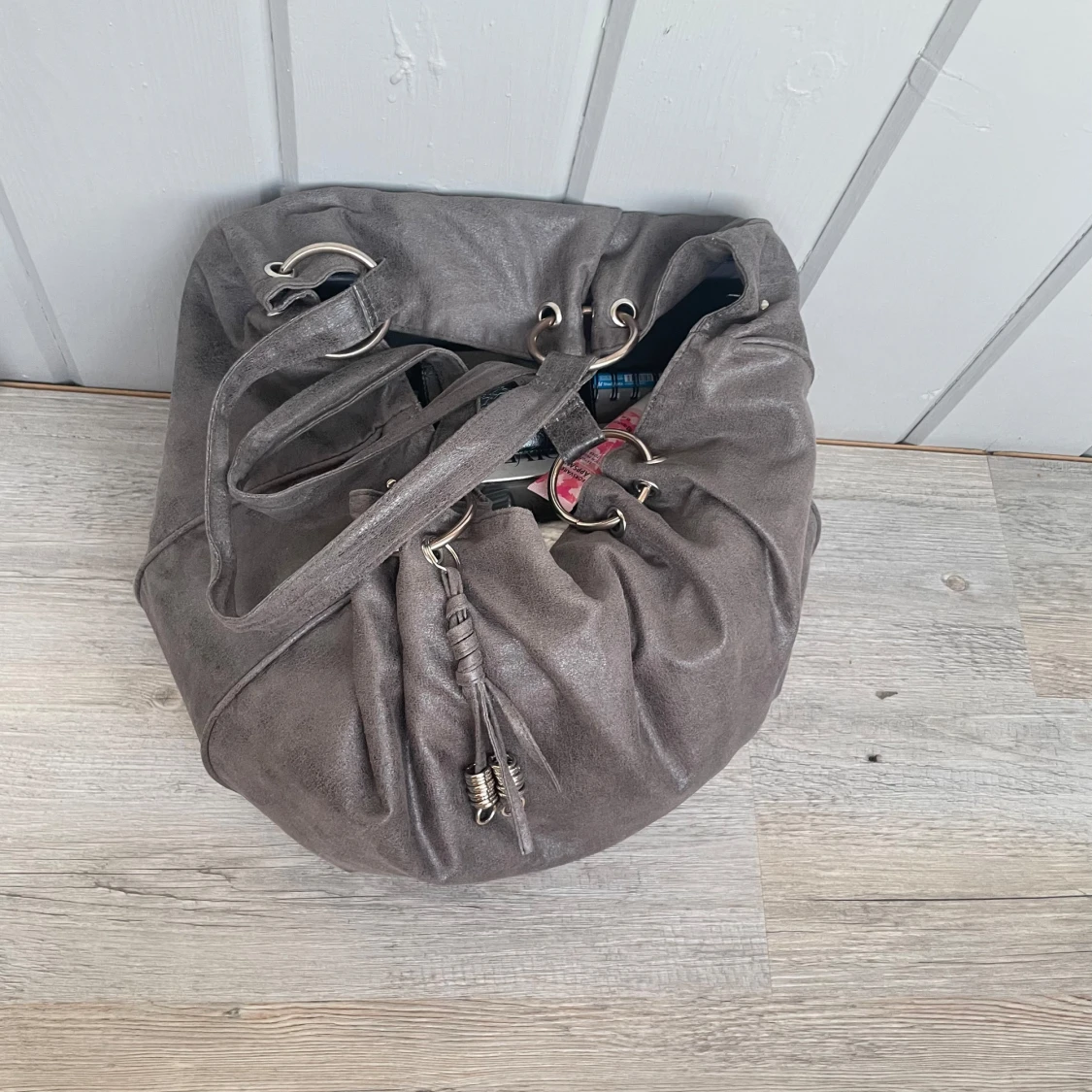 Grå axelväska - 91