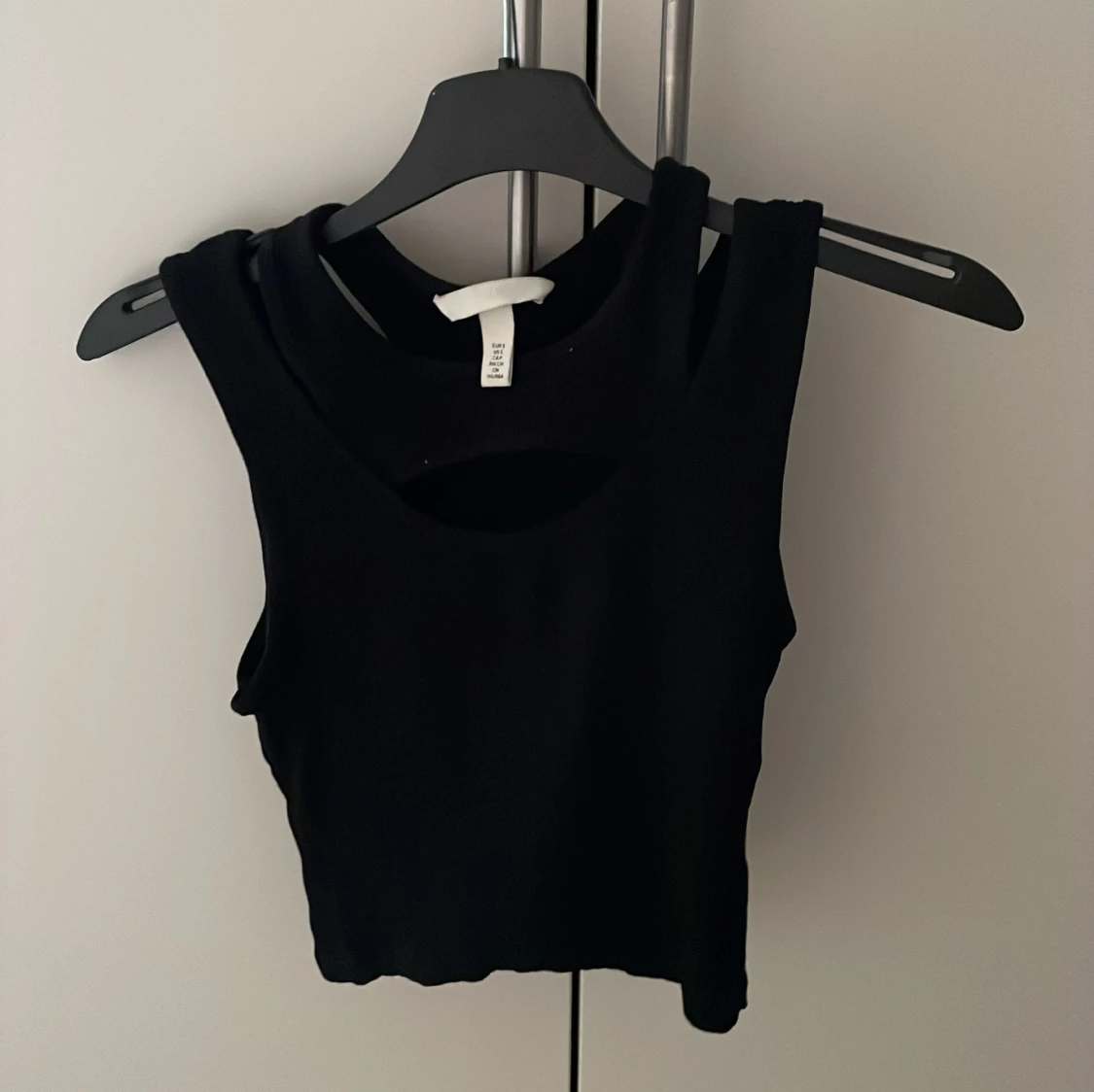 Svart croppad linnetopp