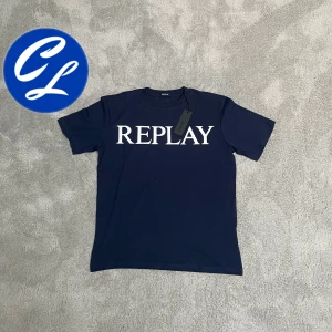 Replay T-Shirt  - Replay Tshirt | Skick: 10/10 (HELT NY) | Strl M | Pris - 349 | Tags sitter kvar | Fraktar via Postnord eller Instabox på köparens bekostnad | Hör av dig vid minsta fråga eller fundering!