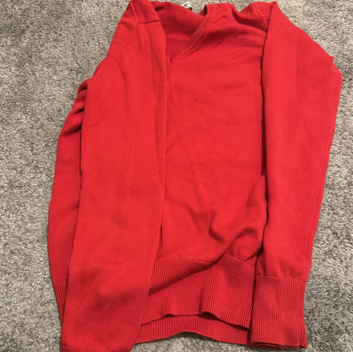 Röd armad tröja