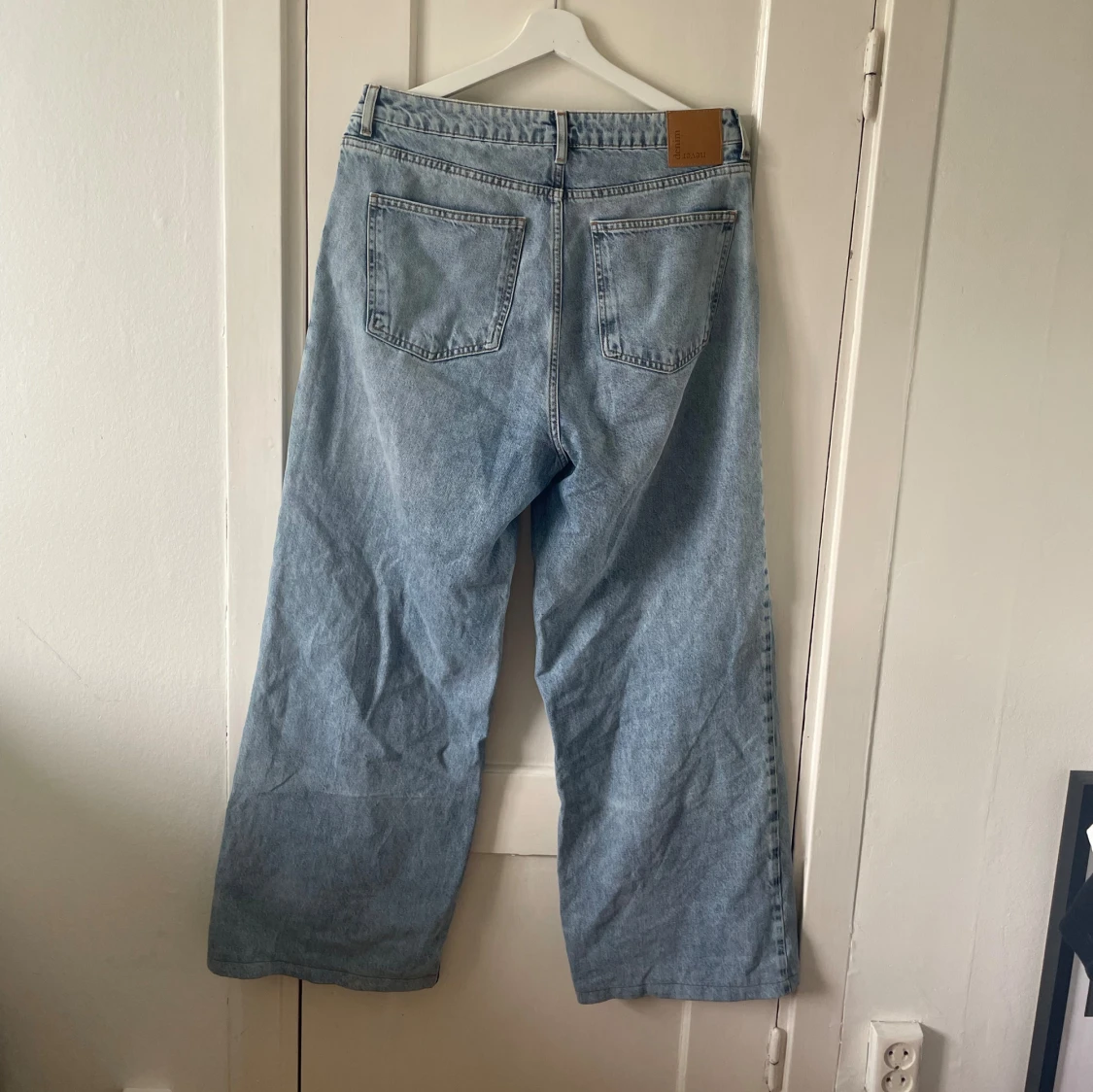 Ljusblå jeans med breda ben - 91