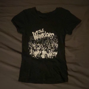 T-shirt  - En the warriors tröja❤️ Säljer då den inte används längre❤️