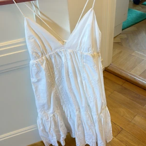 Zara klänning - Helt oanvänd!!! Finns inte längre