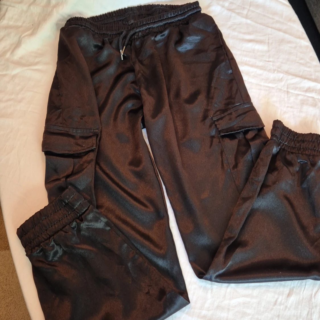 Svarta cargopants från Lindex