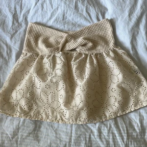 Beige tube topp💗 - Säljer en gullig sommar topp💞Har endast andvänts 1-2 ggr. Skriv vid fler bilder eller frågor☺️