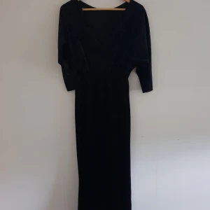 Svart jumpsuit - Från monki